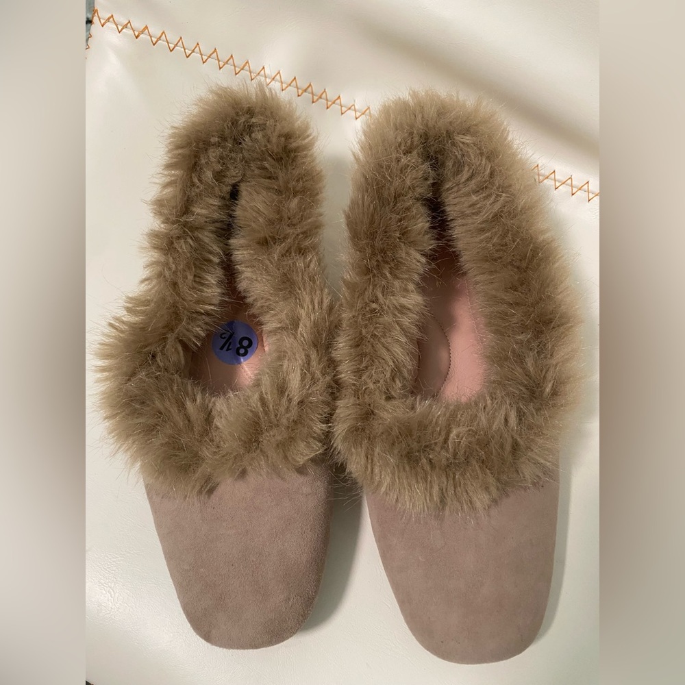 Cozy Faux Fur Lined Slippers - Tan. Taryn Rose. Size 8.5.